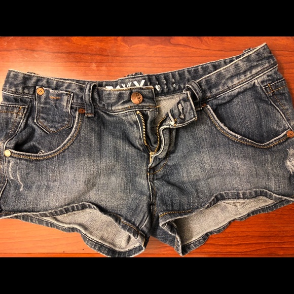 Roxy brand jean short shorts in decent condition - Picture 1 of 3